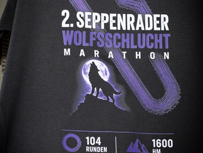 Bedrucktes Cool-Dry-Laufshirt für den 2. Seppenrader Wolfsschlucht Marathon