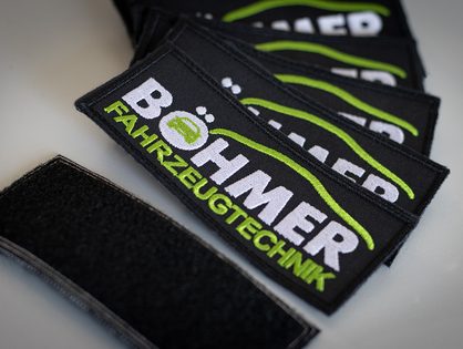 Aufklettbare Patches mit Klettband-Rückseite für Böhmer Fahrzeugtechnik aus Freudenberg