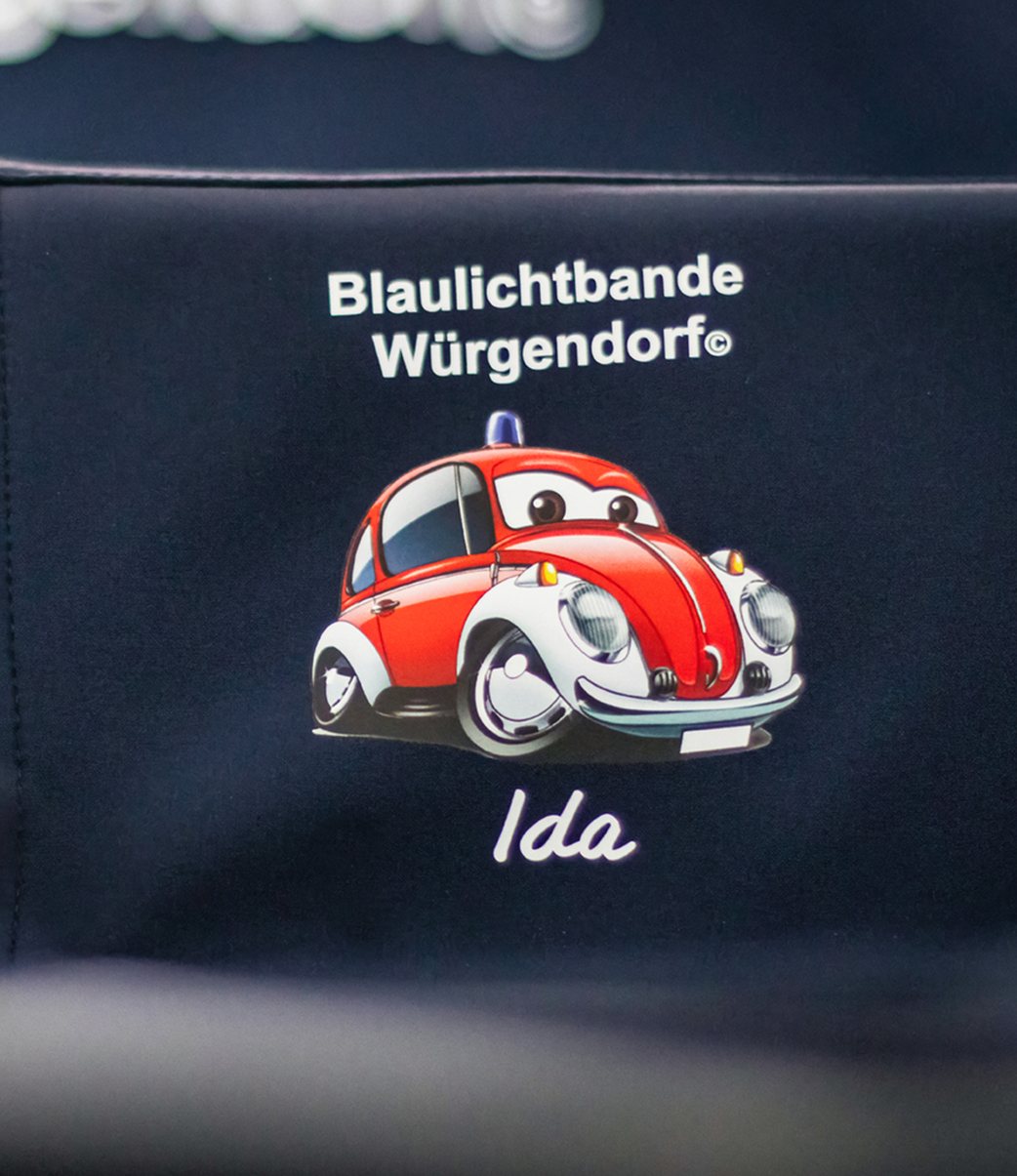 Nahaufnahme eines mehrfarbigen Brustdrucks